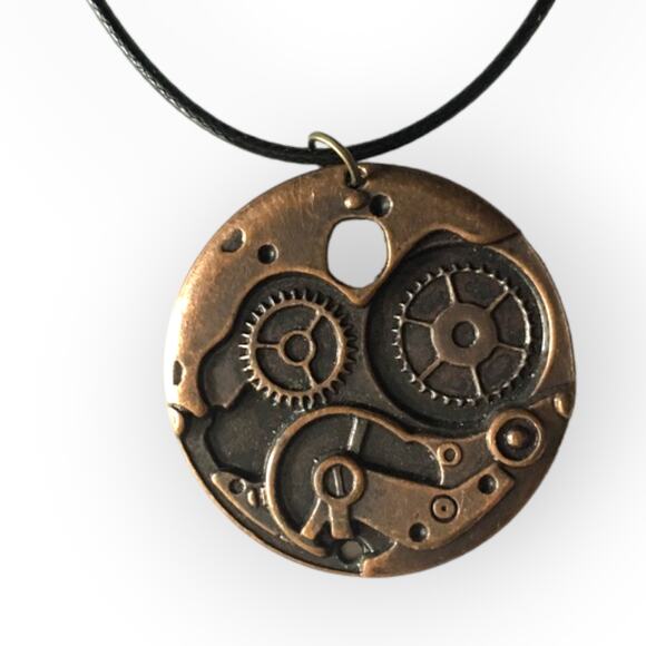 Steampunk clockwork gears upcycled pendant necklace - Picture 1 of 10